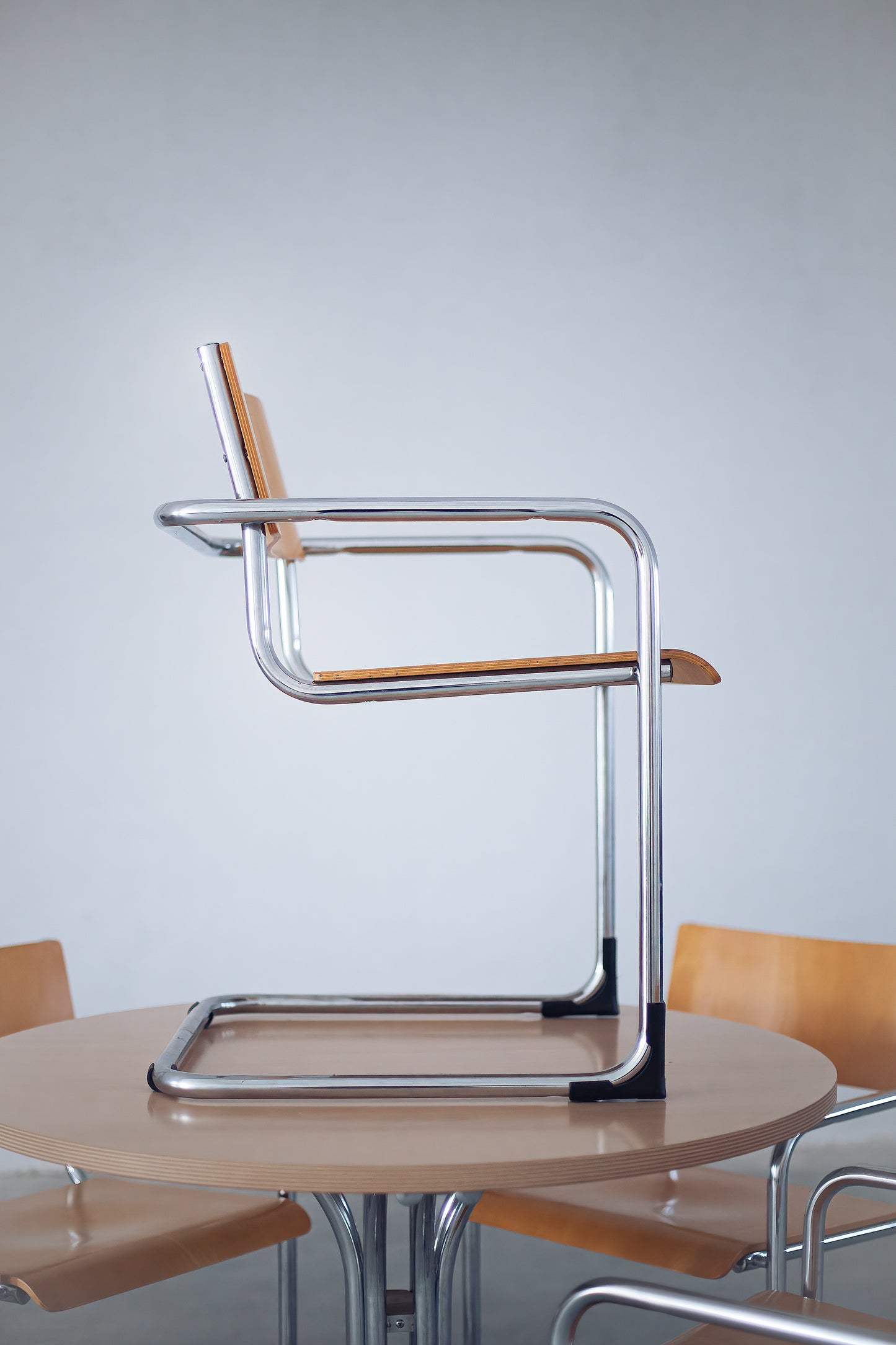 Italian Plurima dining set - 4 cantilever chairs and table