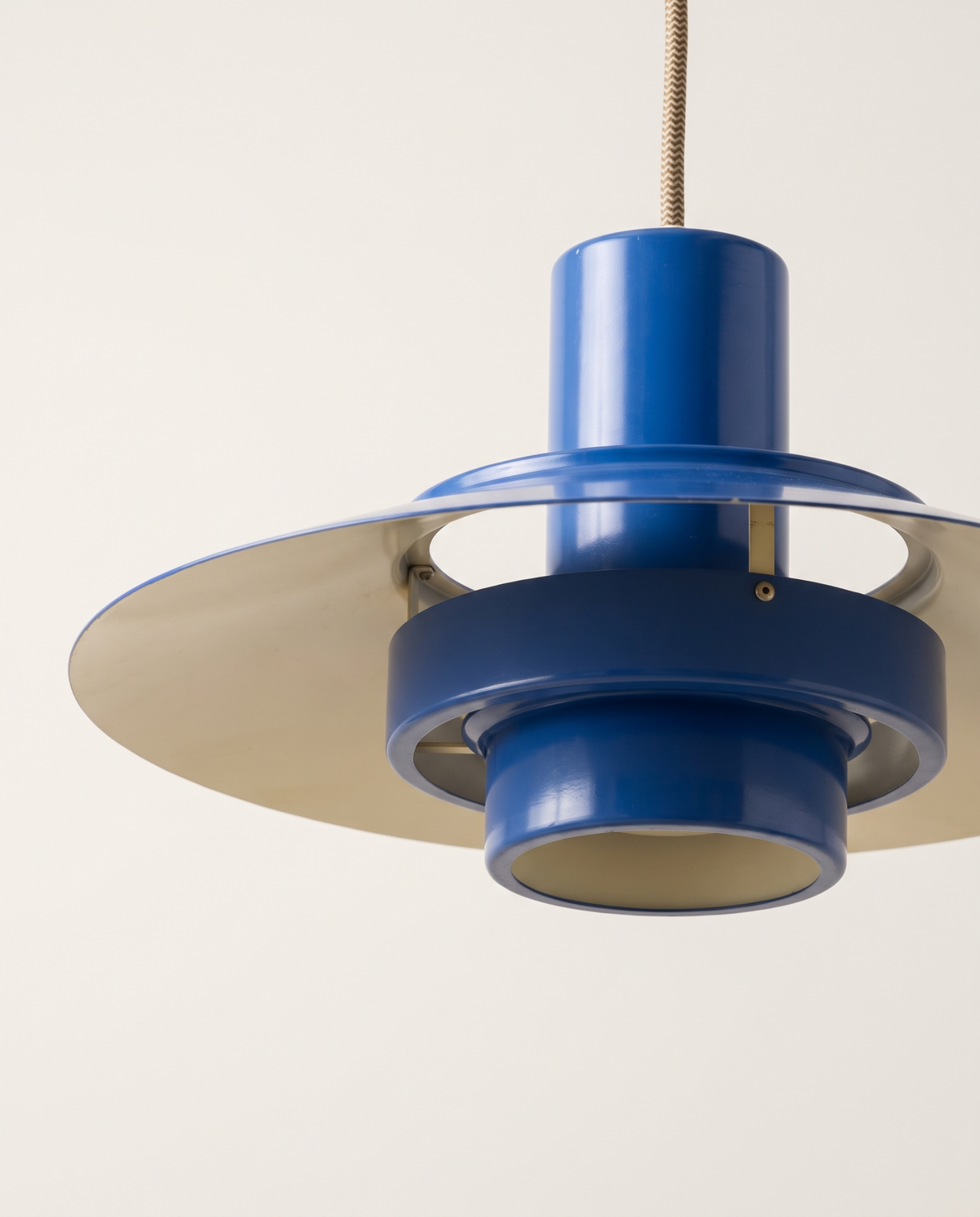 Detail of blue Falcon Rainbow Line pendant light