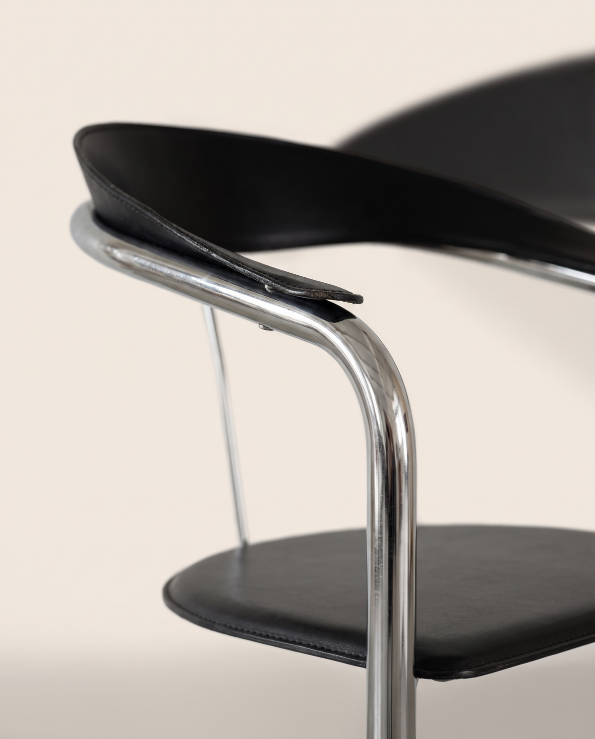 Detail of black leather and chrome frame on Arrben Canasta chair