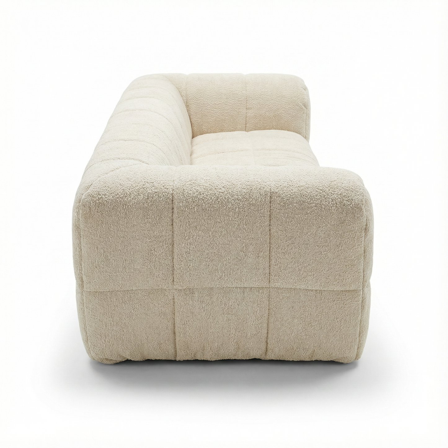 Arflex Strip Sofa, creată de celebra arhitectă și designer Cini Boeri, este una dintre piesele iconice ale designului italian din anii ’70. Premiată cu Compasso d’Oro, canapeaua reprezintă un moment definitoriu în istoria mobilierului modular și a confortului contemporan.
