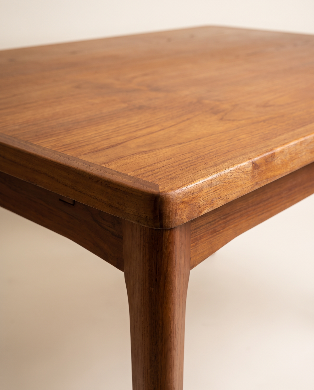 Detail of solid teak table edge and construction