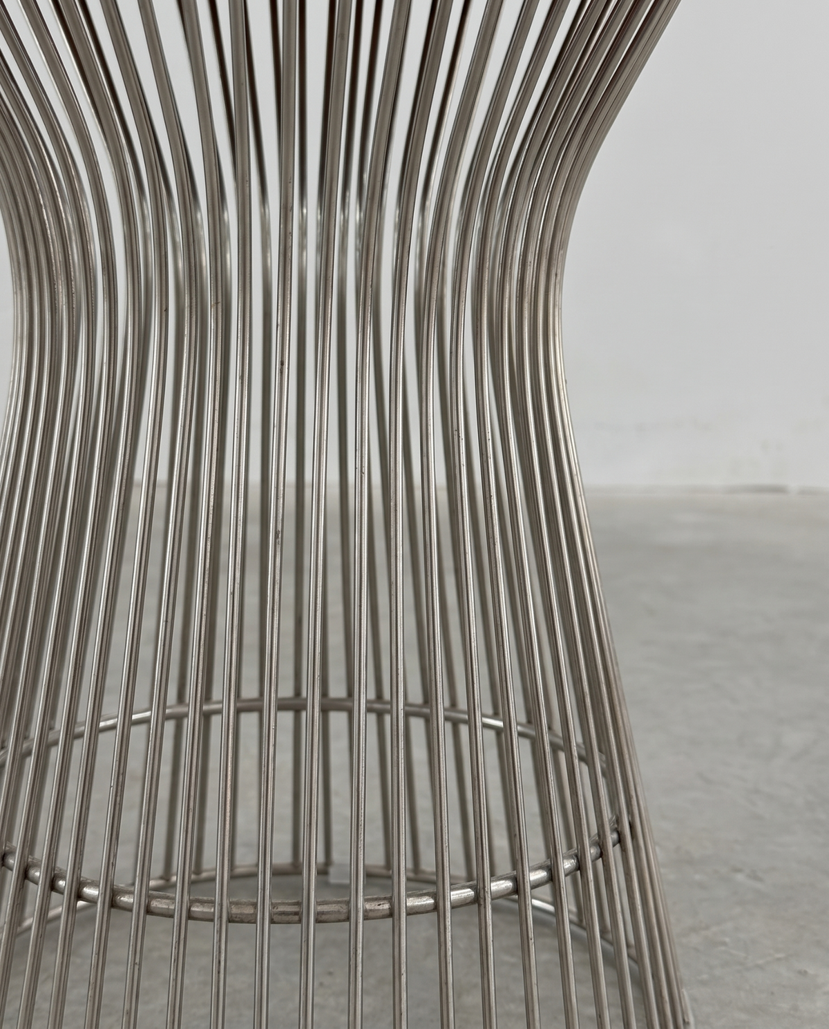 Detail of hourglass chrome wire base on vintage stool
