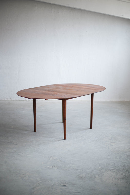 Danish mid-century modern dining table in solid teak model 311 by Peter Hvidt & Orla Mølgaard-Nielsen for Søborg Møbelfabrik