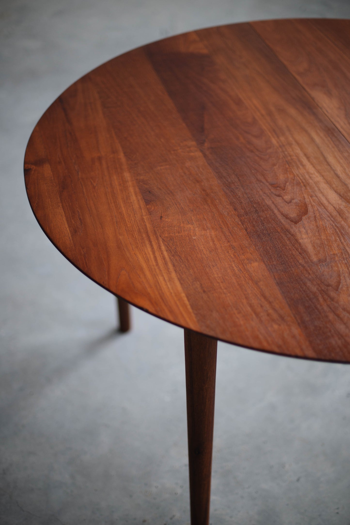 Danish mid-century modern dining table in solid teak model 311 by Peter Hvidt & Orla Mølgaard-Nielsen for Søborg Møbelfabrik