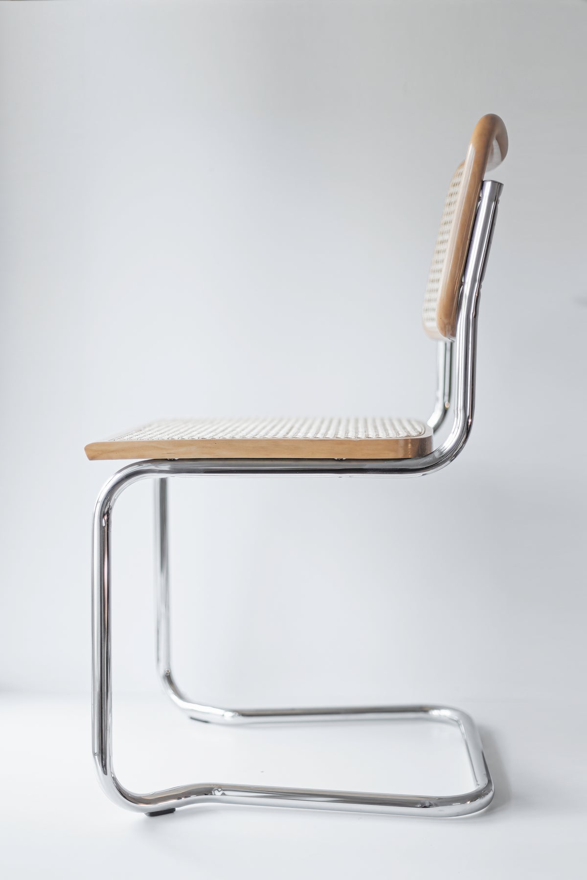 Scaun Cesca stivuibil, design Marcel Breuer