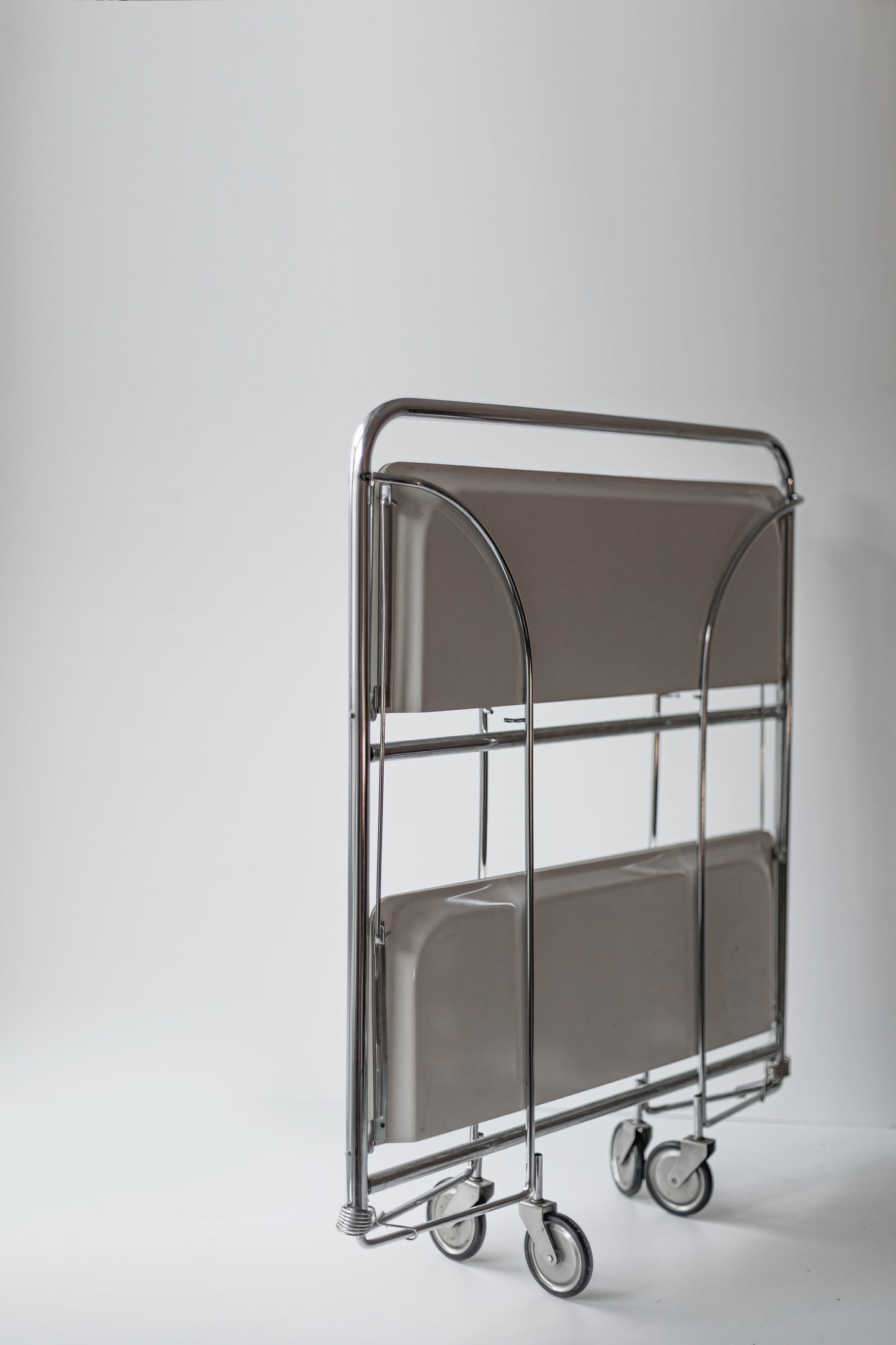 Iconic white 1970s FOLDABLE SERVING TROLLEY Dinett by Bremshey