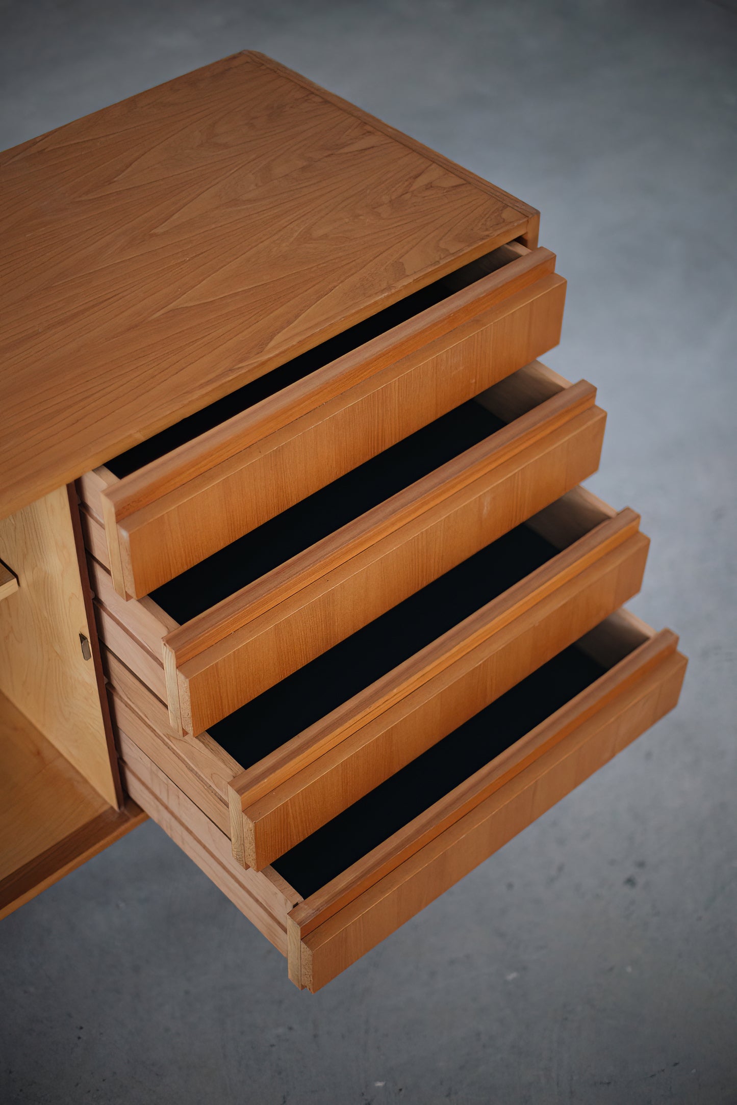 Large Mid-century modern sideboard credenza